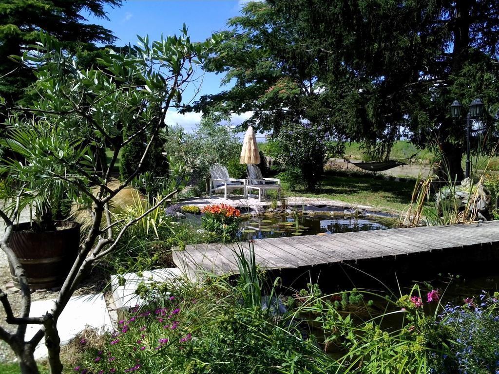 Le Bassin Du Tertre Bed & Breakfast Fronsac  Exterior photo